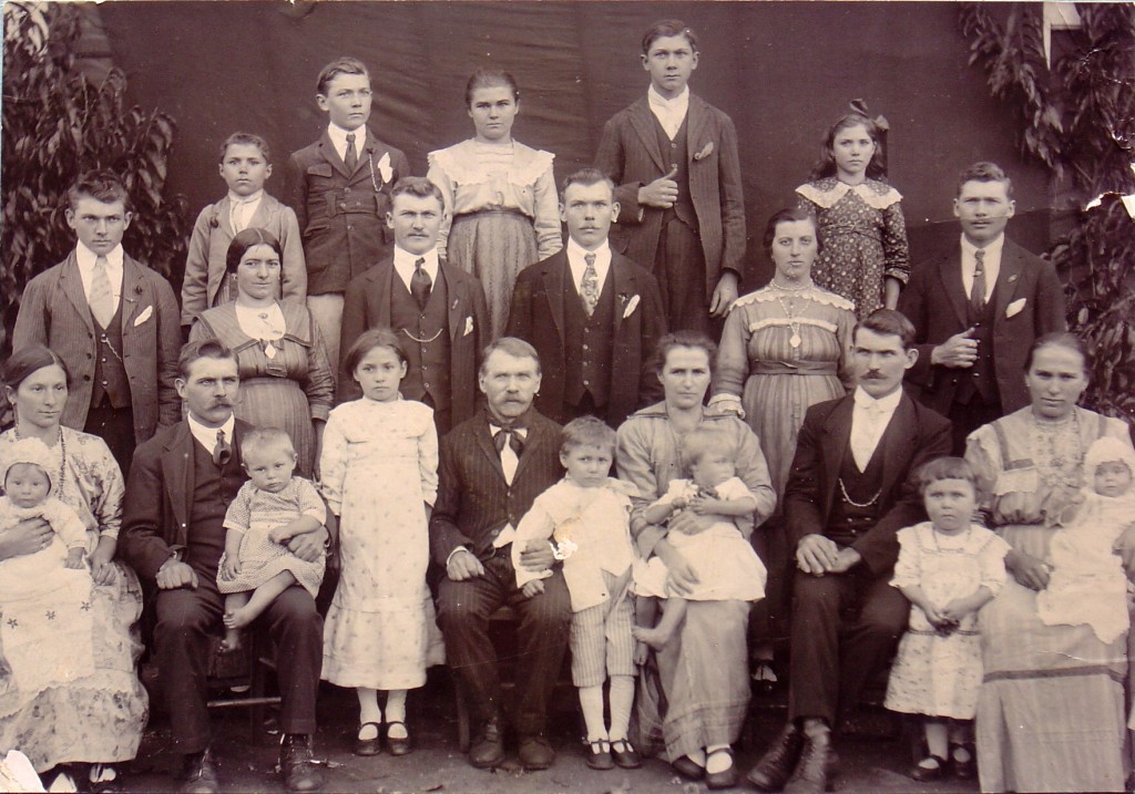 Foto da família de Giovanni Marco na ocasião do casamento de Antonio e Elizabeth