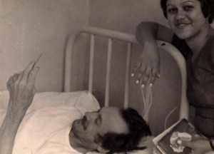 ... as vezes riamos muito juntos vendo fotos e contando histórias da família e do trabalho. (Catia)
