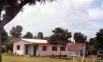 Casa com o paiol ao fundo.
