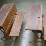 A escola recebeu classes usadas.